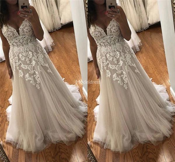 Charming Wedding Dresses V-Neck Appliques A Line Sweep Train Country Style Castle Bridal Gown Garden Church Plus Size Vestidoe De Noiva