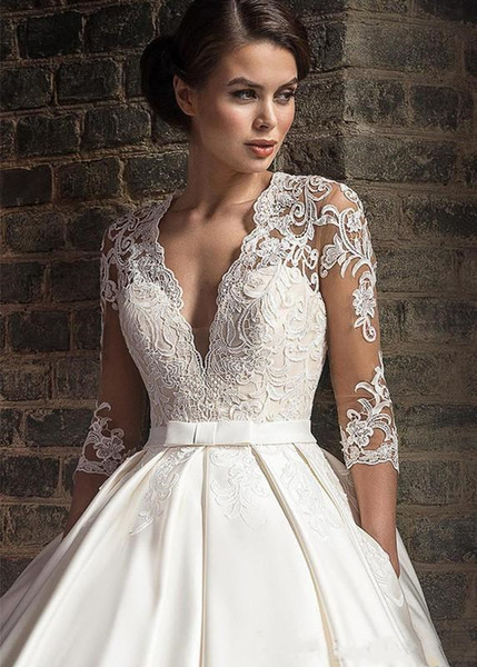 A-Line Garden Vintage Wedding Dresses Bash Lace Appliques 3/4 Long Illusion Sleeves V Neck Court Train Satin Bridal Ball Gowns