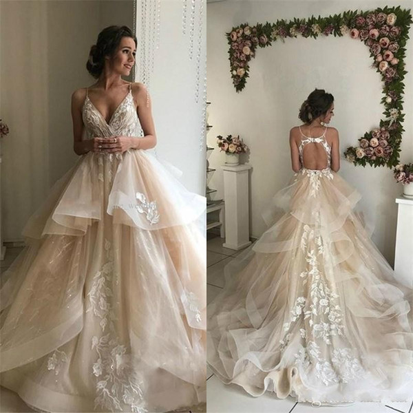 Elegant Champagne A Line Wedding Dresses V Neck Appliques Lace Tulle Tiered Backless Bridal Gowns Vestidos De Noiva