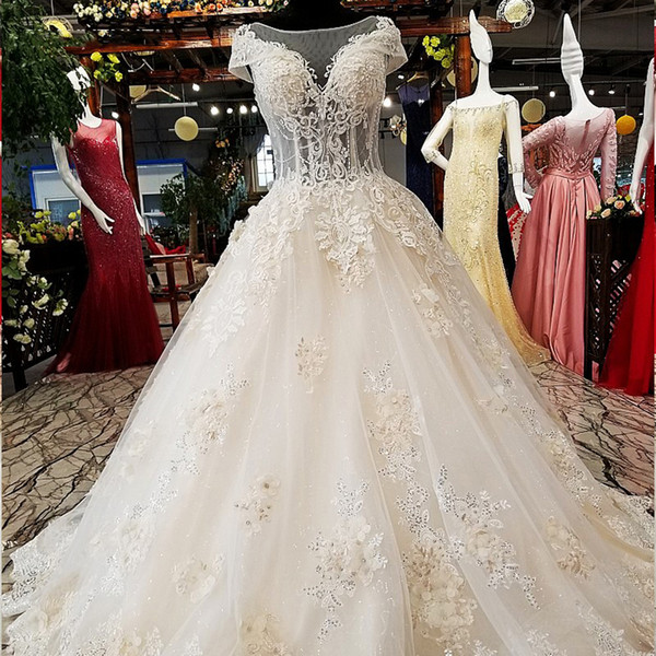 Simple Luxury Wedding Dresses Short Sleeve Illusion V Neck Lace Up Back Hand Made 3D Floral Applique Pattern Sequins Bridal Gowns