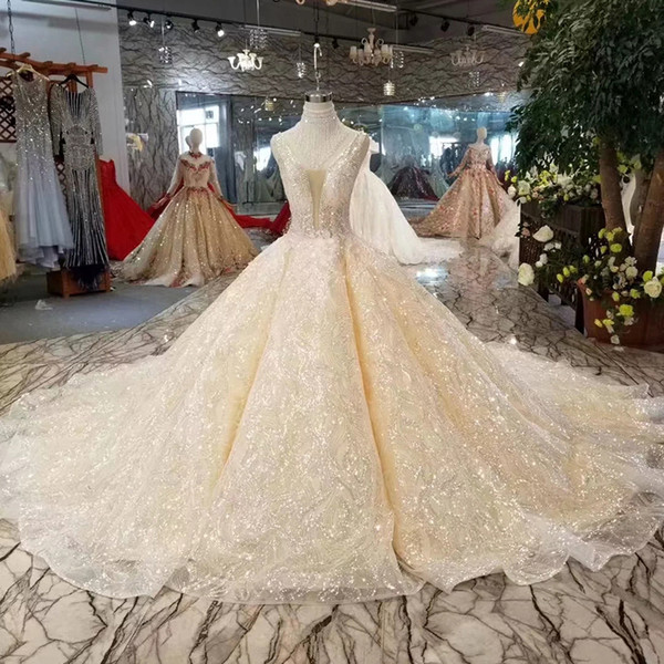 2022Newest Luxury Shiny Wedding Dress With Collar Chain Light Champagne Deep V-Neck Sleeveless Ball Gown Wedding Gown With Train Croatia