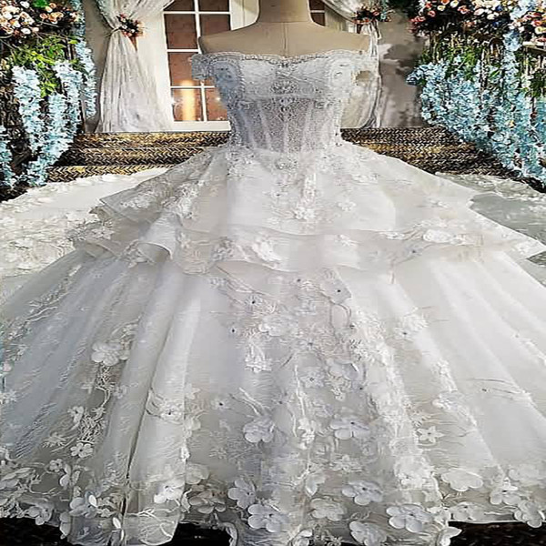 2022Latest Bohemian Wedding Dresses Short Sleeve Lace Up Back Sweetheart Neck Overskirts Cascading Ruffles 3D Pattern Applique Bridal Gowns