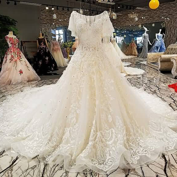 2022Latest Design Half Sleeve Wedding Dresses Backless Illusion Neckline Beaded Hnad Made Crystal Sequins Pattern Applique Bridal Gowns