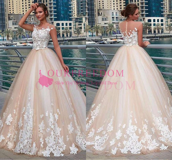 Glamorous tulle Round Neck Wedding Dress With Lace Appliques Champagne Tulle White Appliques A Line Outdoor Country Style Bridal Gown