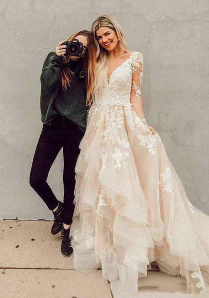 Stunning V-Neck Spring Beach Wedding Dresses Long Sleeve Lace Tiers Bohemian Boho Garden Country Style Vestido de novia Formal Bridal Gown