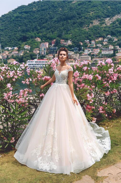 Romantic Garden Lace Wedding Dresses Vestido De Noiva New Design Court Train Applique Cap Sleeve A-Line Tulle Sheer Bridal Gowns W1025