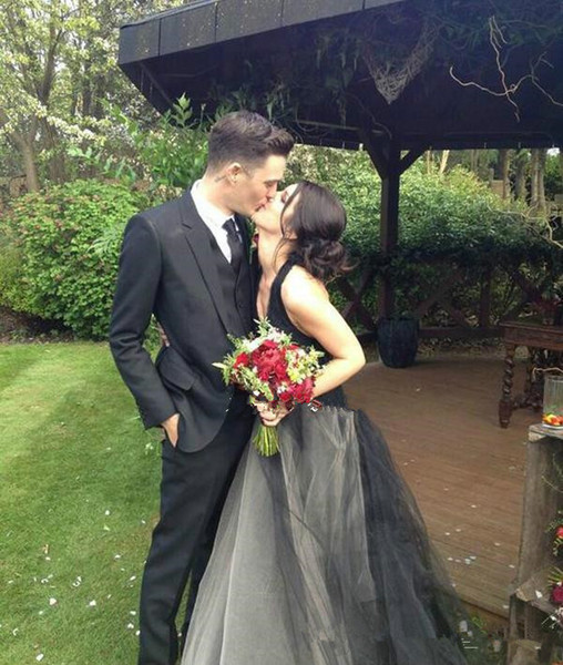 Gothic Black Lace Wedding Dresses New Design Custom Made Sweep Train A-Line Halter Tulle Backless Bridal Gowns Vestido De Noiva W600