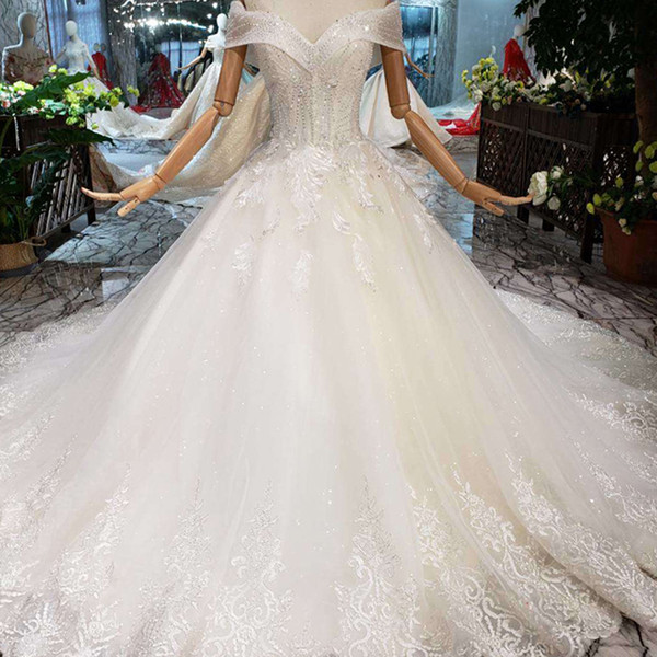 2022Newest Design Boho Style Wedding Dresses Sexy Sweetheart Neck Juliet Sleeve Wedding Gowns Shining Crystal Detail Applique Bridal Gowns