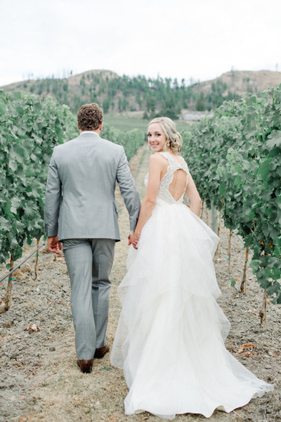 new simple wedding dress A line wedding gowns sweep train sleeveless elegant wedding dresses with crystal