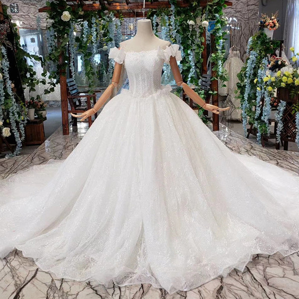 2022Latest Bohemian Wedding Dresses Bateau Neck Backless Lace Up Back Princess Short Sleeve Sequins Crystal Bridal Feather Gowns Garden