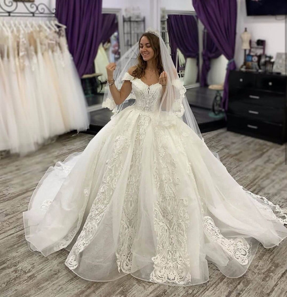 Dubai Luxury Ball Gown Wedding Dresses 2022New Elegant Off Shoulder 3D Applique Beaded Corset Back Bridal Gowns With Court Train