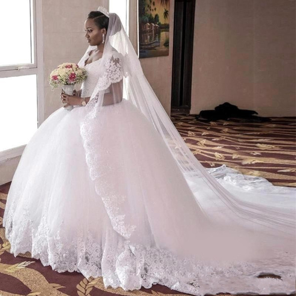 White Vintage South African Ball Gown Wedding Dresses Sheer Appliqued Backless Plus Size Bridal Gowns