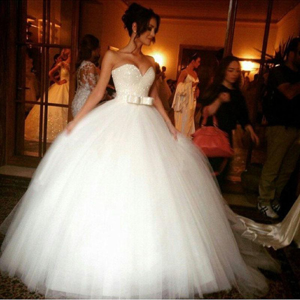 White Custom Made Retro Sparkling Sweetheart Ball Gown Wedding Dresses Sweep Train High Quality Sleeveless Bridal Gowns