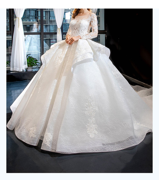 Stunning Long Sleeves Ball Gown Lace Wedding Dress Court Train Top Quality Lace with Floral Embroidery Beads Fancy Bridal Gowns