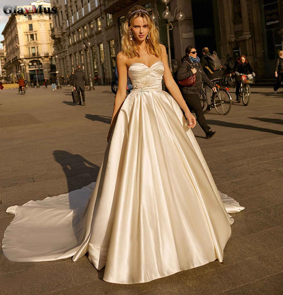 Champagne Wedding Dress Sweetheart Wedding Dresses Feather Sash Beaded Sleeveless Ball Gown Wedding Dress