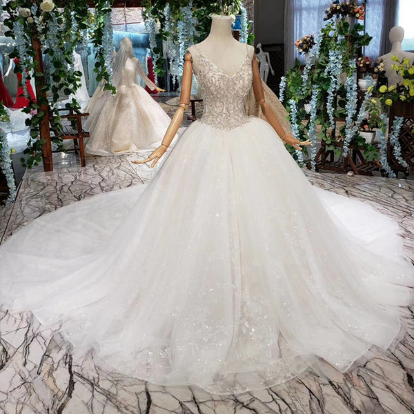 2022Latest Bohemian Wedding Dresses Sleeveless Backless V Neck Lace Up Back Shining Crystal Applique Pearl Pattern Sexy Bridal Gowns Beach