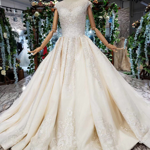 2022Latest Bohemian Wedding Dresses Cap Sleeve Covered Button Illusion O Neck Crystal Sequins Applique Pearl Pattern Bridal Gowns Beach