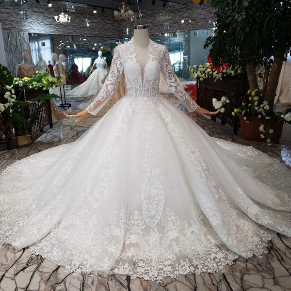 2022Newest Design Sexy Deep V-Neck Wedding Dress Heart-shaped Open Keyhole Back Exquisite Detail Applique Long Tulle Sleeve Wedding Gown