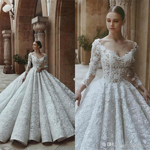 Luxury Saudi Arabic 2019 Ball Gown Wedding Dresses Long Sleeves Scoop V Neck Dubai Crystal Beaded Lace Bridal Gowns Vestido De Novia