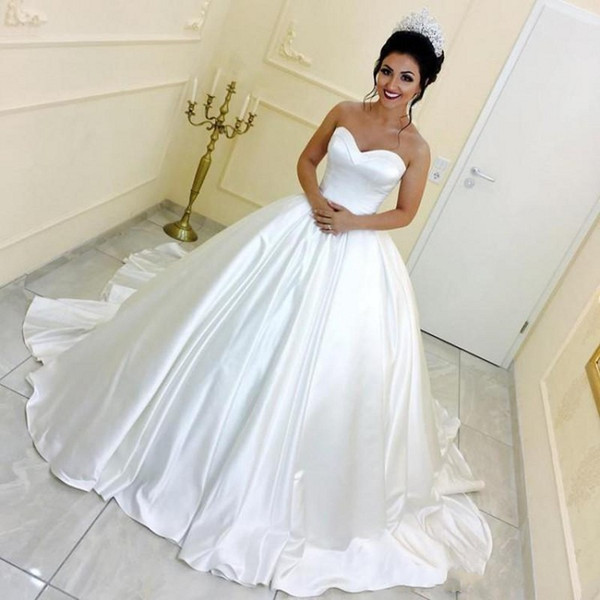 Simple Satin Wedding Dresses Sweetheart Neckline Chapel Train Plus Size Strapless Ball gown Wedding Dress Bride Gown Custom Made