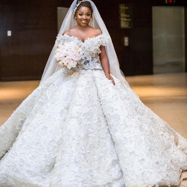 Royal Plus Size Wedding Dresses Long Off The Shoulder Handmade 3D Lace Flowers African Lace Wedding Dress Lace Up Back Beach Bridal Gowns