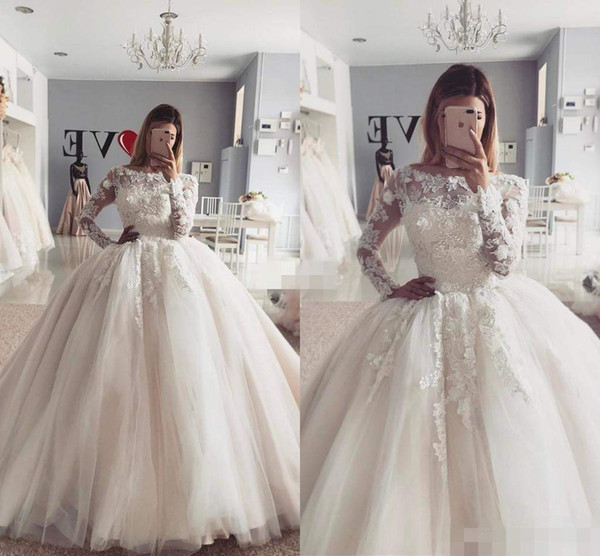 Elegant Long Sleeve Ball Gown Wedding Dresses Bateau Neck Appliqued Lace Sweep Train Tulle Fall Winter Vintage Bridal Wedding Gowns