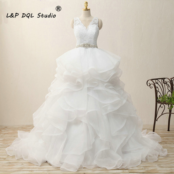 Stunning ball gown Wedding Dresses V-Neck Sleeveless Backless Court train Pleats Tulle Organza with Lace Bridal Gowns