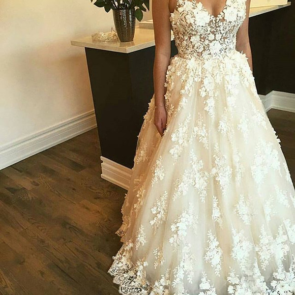 2017 V-Neck Ball Gown Wedding Dresses Sleeveless Lace Appliques Illusion Floor Length Sweep Train Bridal Gowns