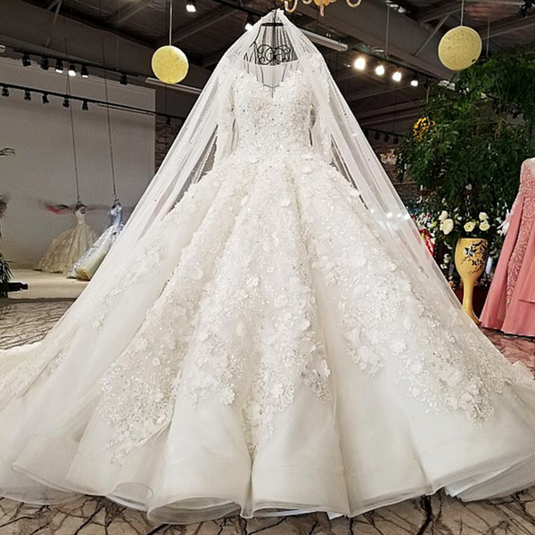 2022Luxury Bohemian Wedding Dresses Long Lace Veil Backless Illusion V Neck Long Tulle Sleeve 3D Floral Applique Pattern Bridal Gowns