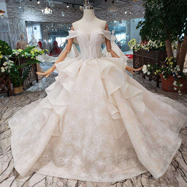 2022Newest Lace Wedding Dress Sexy Deep V Neck Cascading Ruffles Wedding Gown Fishbone Long Train Detail Applique Bridal Gown Dubai