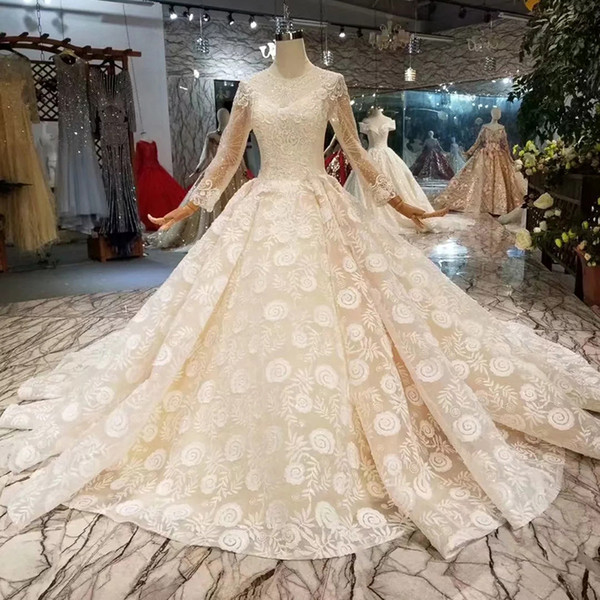 Appliques Champagne Wedding Gown With Long Train O-Neck Long Tulle Sleeves Wedding Dresses Winter Indoor Bride Dress 2022Newest Dubai Style