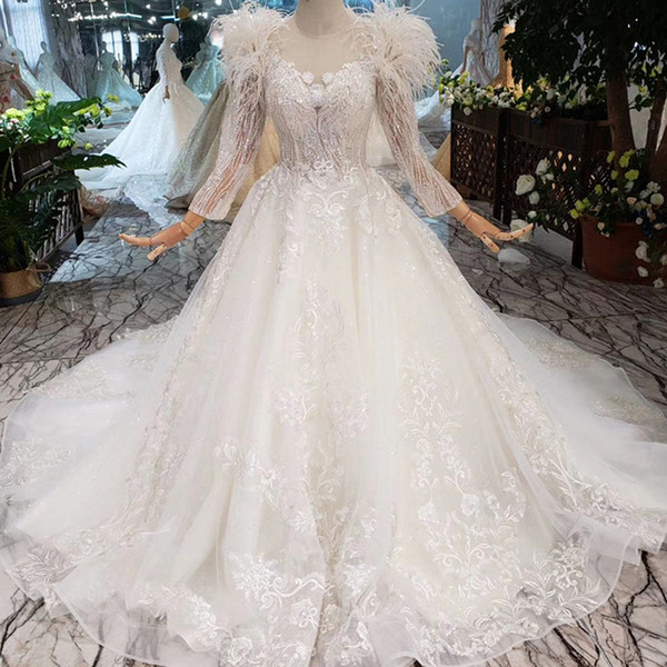 2022Newest Design Melbourne Wedding Dresses Feather Shoulder Decoration Long Sleeve Wedding Gowns Open Keyhole Back Garden Bridal Gowns