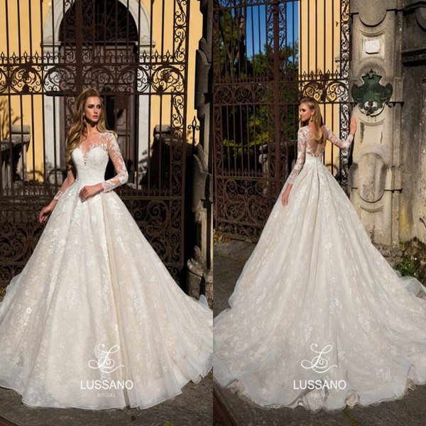 Exquisite Appliques Lace Wedding Dresses Vintage Long Sleeves Ball Gown Bridal Gowns Sheer Backless with Button Covered Back