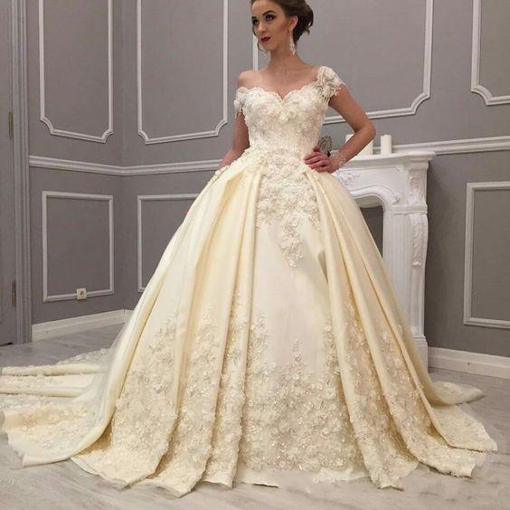 Dubai Arabic Luxury Style Lace Ball Gown Wedding Dresses Formal 3D Appliques Flowers Off-Shoulder Puffy Long Bridal Gowns Plus Size