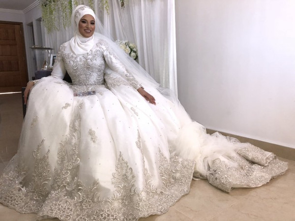 Vintage Long Sleeves Arabic muslim Ball Gown Wedding Dresses Luxury High Neck Wedding gowns with 3D silver Appliques Beaded Long custom