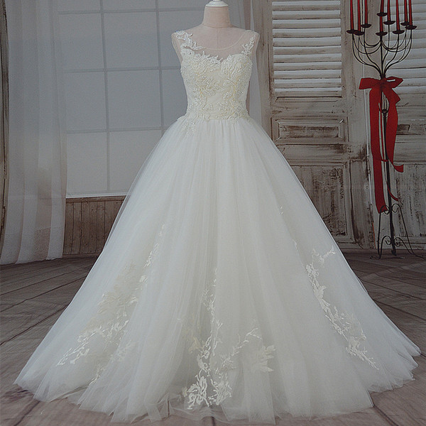 Scoop Neck Ball Gown Wedding Dresses with Lace Appliques Vintage Bridal Gown Beaded Floor Length Bride Dress