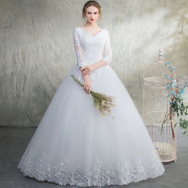 Capped V Neck Tulle Ball Gown Wedding Dresses with Lace Appliques 3/4 Length Sleeves Bridal Gowns