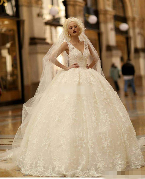 Luxury New Wedding Dresses Backless Beads 3D-Floral Appliques Lace Bridal Gowns V Neckline Plus Size Ball Gown Wedding Dress