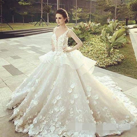 Luxury Princess Lace Ball Gown Wedding Dresses Plunging V Neck Straps Puffy 3D-Floral Lace Gorgeous Bridal Gowns