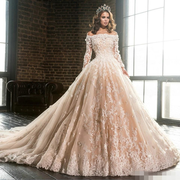 Vintage Boat Neck Long Sleeve Lace Appliques Ball Gown Wedding Dresses Luxury Flowers Puffy Champagne Quinceanera Dress