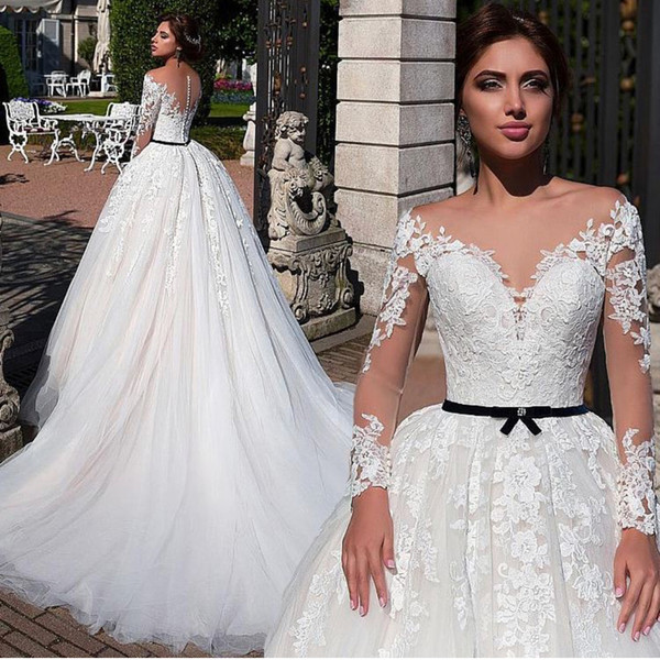 Long Sleeve Elegant Wedding Dress Ball Gown Lace Applique White Chapel Train Bridal Ball Gown Vestido De Novia