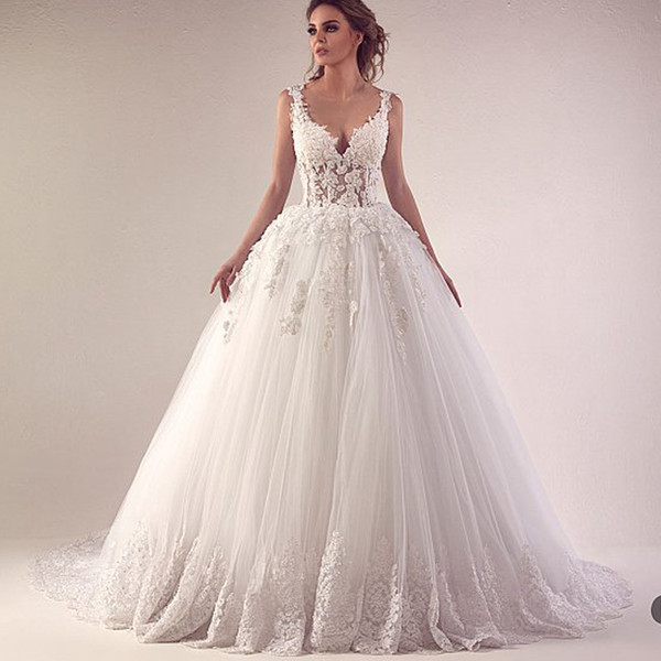 Lace Wedding Dresses Sweetheart Neckline Lace Appliques Ball Gown Hand Made Flowers Puffy Bridal Dresses Gowns