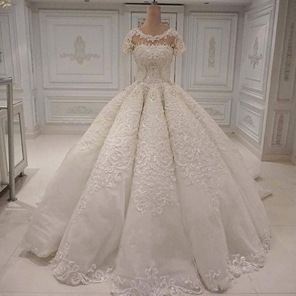 Designer Wedding Dresses Elegant Long Gorgeous Dubai Arabia Ball Gown Lace Appliques Crystal Beads Short Sleeves Bridal Gowns Wedding Dress