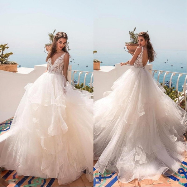 Modest V Neck Backless Wedding Dresses Lace Applique Floor Length Tired Tulle Custom Made Beach Bridal Gowns