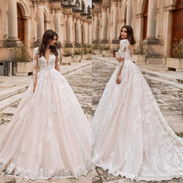 Gorgeous Designer Long Sleeves Wedding Dresses Light Champagne Sheer V Neck Lace Appliqued Bridal Gowns Plus Size Tulle Wedding Dress