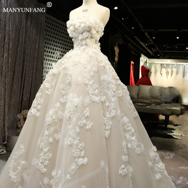 New Empire Wedding Dresses Strapless Sleeveless Sweep Train 3D Hand Made Flowers Bridal Gowns With Lace Tulle Appliqued Wedding Gowns