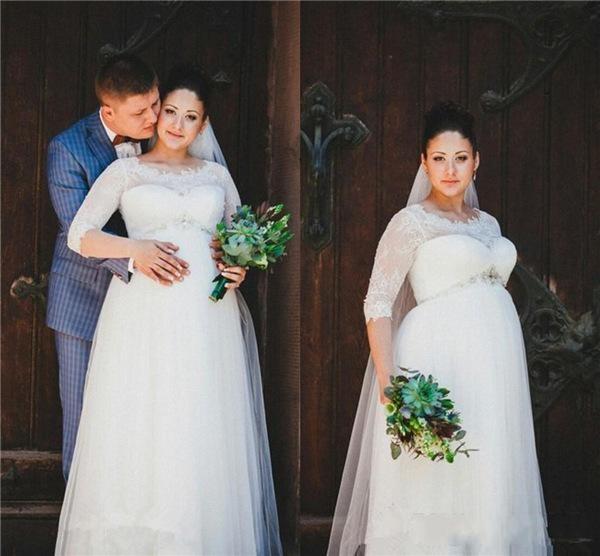 Vintage Crystal Lace Wedding Dresses For Pregnant Woman Half Sleeves Sheer Neck Ivory Plus Size Maternity Bridal Gowns with Buttons