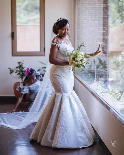 New Lace Appliqued Mermaid Wedding Dresses Luxury Sheer Neck African Black Girl SweepTrain Plus Size Bridal Gown