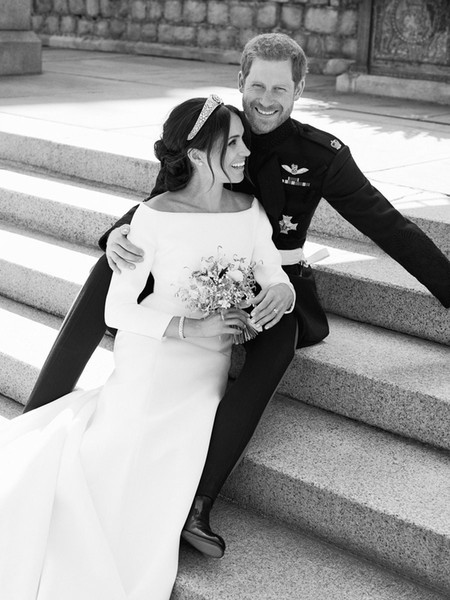 Elegant Prince British Royal Wedding Dresses Bridal Gowns with Bateau Neck Long Sleeve court train custom made Wedding Gowns