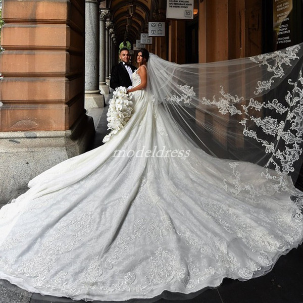 Gorgeous Lace Mermaid Wedding Dresses With Detachable Train V Neck Backless Chapel Train Appliques Arabic Chapel Garden Country Bridal Gowns